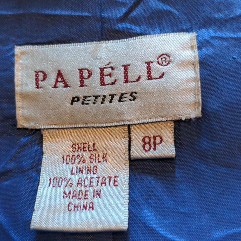 Papell silk blouse, petite, size 8 , Lavender Blue dressy, fitted - Picture 4 of 11
